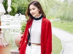 颖儿漆皮短裙霸气写真尽显时尚