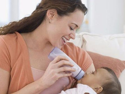 喂奶姿势不对宝宝会有这危害