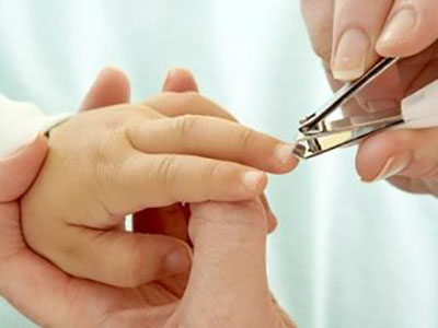 给小宝宝剪指甲要注意哪些事项？