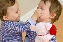 孩子生气要打人时父母该怎么办？