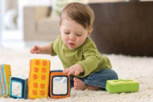 给宝宝挑选玩具并非越新奇越好