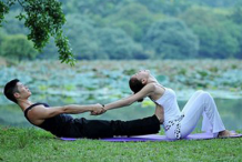 双人瑜伽帮你轻轻松松快乐减肥