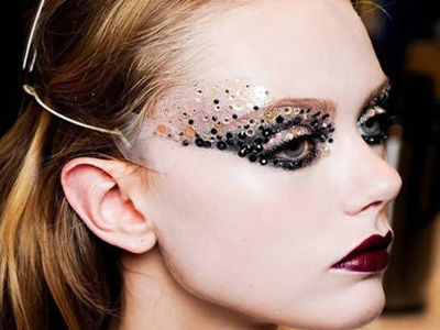 眼妆对眼伤害大如何正确卸眼妆？