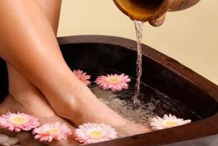用醋泡脚强壮身体 女人用醋护肤美容