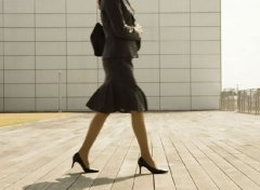 女性每天都穿高跟鞋竟然有这些危害