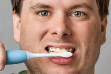 抽烟牙黄到底该如何变白 试试这些方法